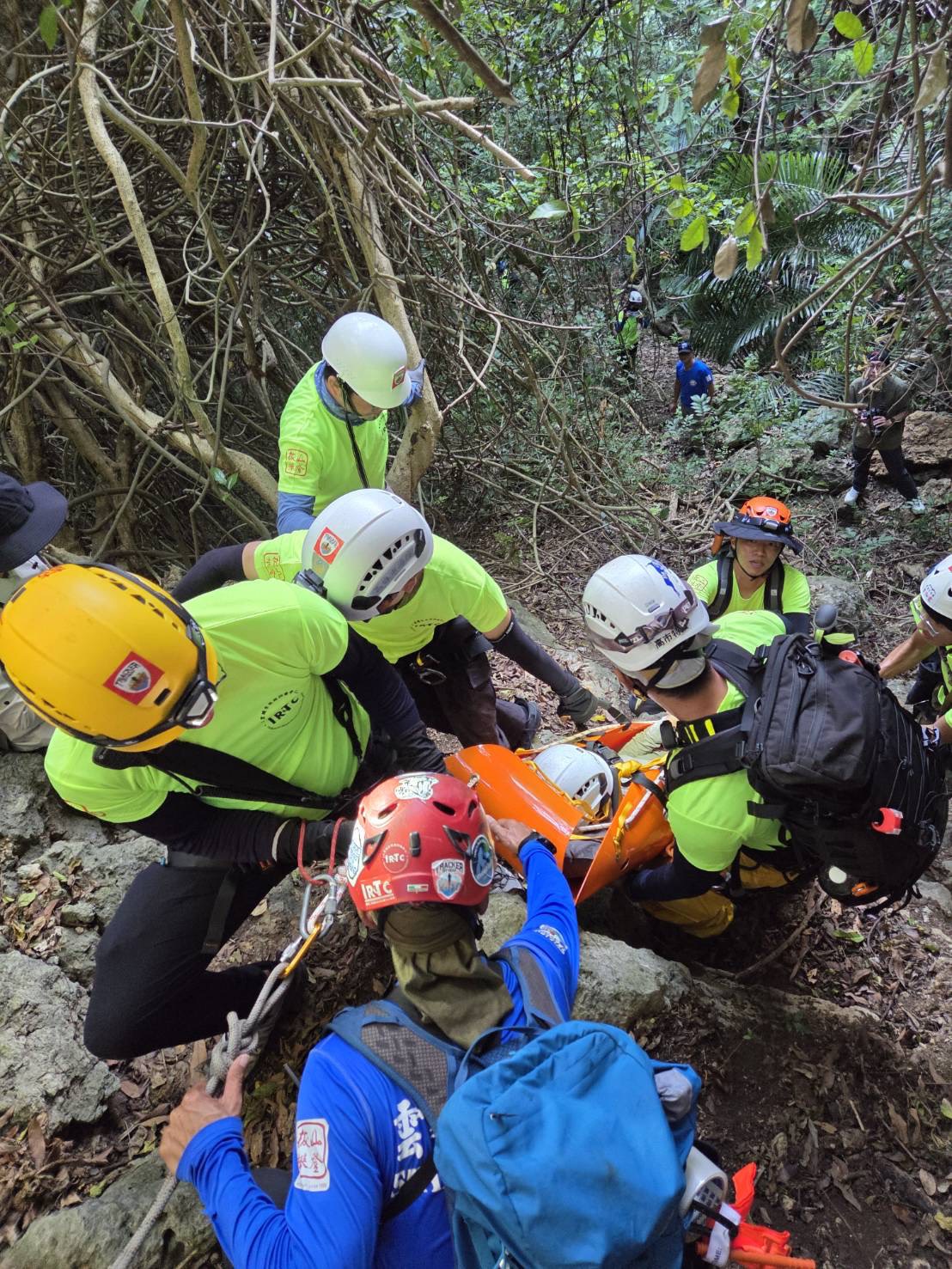 三位重量級貴賓勇闖柴山叢林!邱議瑩、李永得、陳美雅親演受困者 用行動支持《ORT搜索救援訓練》、為高雄淺山安全把關 - https://www.watchmedia01.com