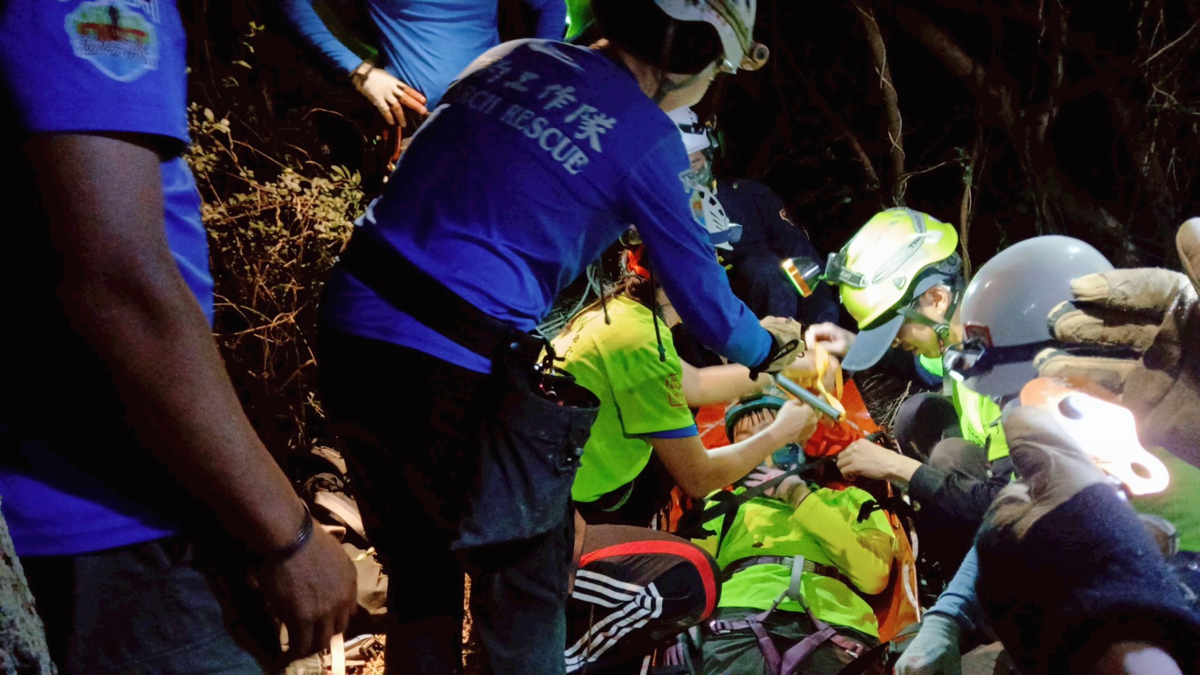 三位重量級貴賓勇闖柴山叢林!邱議瑩、李永得、陳美雅親演受困者 用行動支持《ORT搜索救援訓練》、為高雄淺山安全把關 - https://www.watchmedia01.com