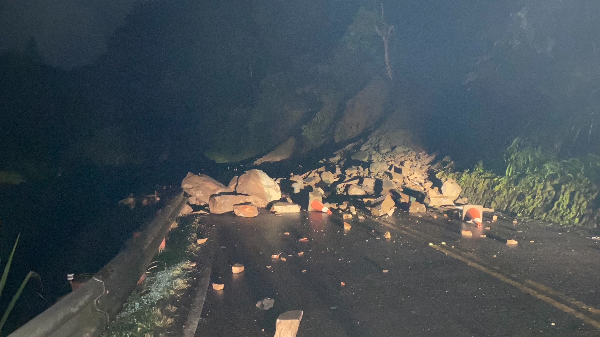 又坍了！太平山區內道路宜專一線坍方交通中斷 預計下午2點搶通 - https://www.watchmedia01.com