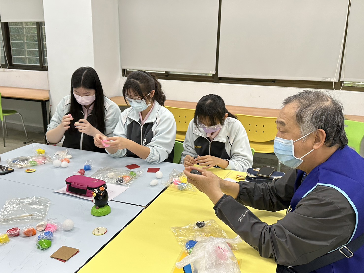 基隆市立中山高中強調動手實作，讓學生都可以自己動手做，做中學。