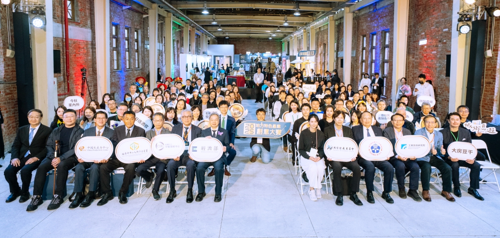 圖二_Fotor - 報新聞 Mega News