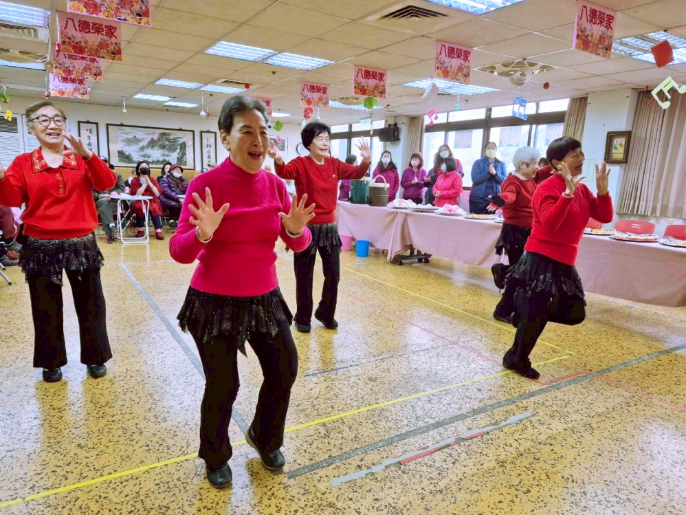 LINE_ALBUM_三堂1150108傅傳銘伯伯百歲_260109_8_Fotor - 報新聞 Mega News