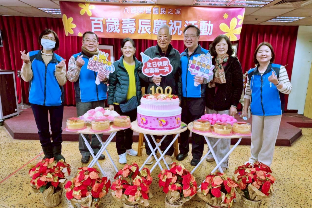 LINE_ALBUM_三堂1150108傅傳銘伯伯百歲_260109_30_Fotor - 報新聞 Mega News