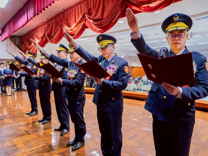 《圖說》新北警新任分局長、大隊長宣示就職。〈警察局提供〉