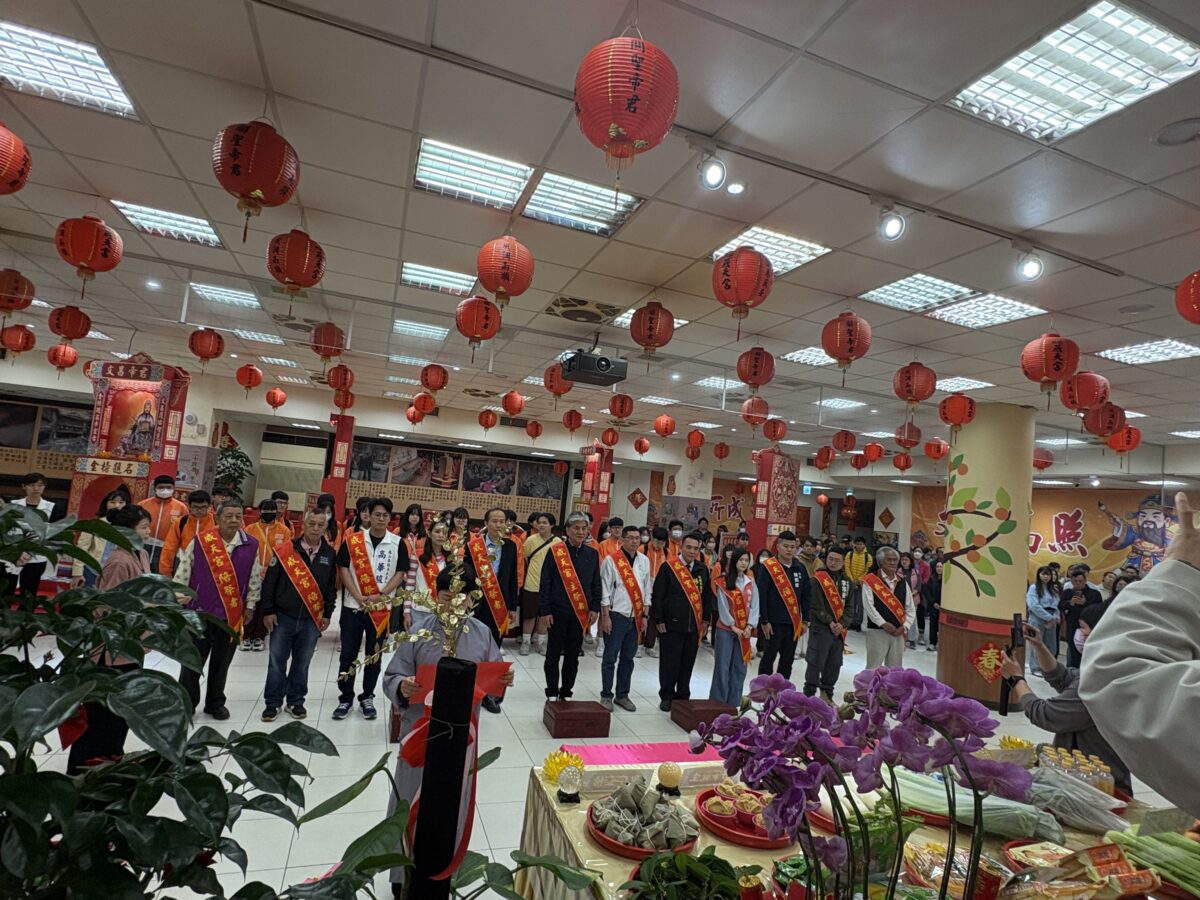 全台唯一水上遶境展現百年底蘊!石門水庫媽祖巡湖 40遊艇船隊壯觀祈福 4545 3 1