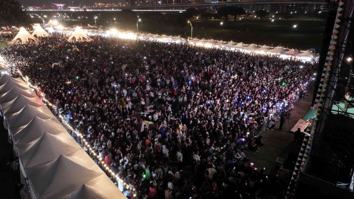 《圖說》「告五人」壓軸登場引爆萬人大合唱。〈高灘處提供〉