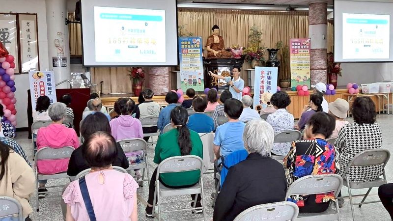 《圖說》宣導防詐與反賄選講座聚焦於目前最盛行的「投資詐騙」，透過生動的視覺效果，長輩們能更直觀地識別詐騙徵兆。〈政風室提供〉