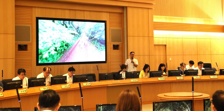 《圖說》觀旅局長楊宗珉今於市政會議報告「綠色旅遊・低碳永續」，推動綠色遊程與減碳認證。〈觀旅局提供〉