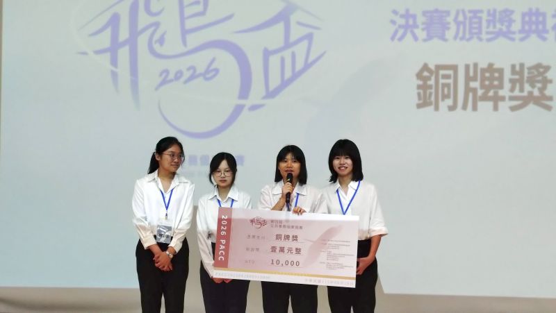 《圖說》「及時行垃 樂在其中」團隊針對新北市環保局提出「翻轉垃圾車形象」議題,以「讓垃圾車成為城市裡的溫馨風景」概念提出創新方案獲得銅牌獎肯定。〈青年局提供〉