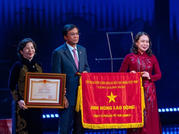 Vinamilk在五十週年慶典上，第二次榮獲勞動英雄稱號