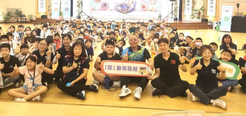 《圖說》新北消第七大隊「小小學童消防夏令營」合影。〈第七大隊提供〉